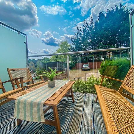 2 Bedroom City Centre Apartment In High Wycombe With Parking エクステリア 写真