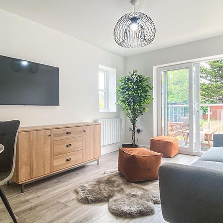 2 Bedroom City Centre Apartment In High Wycombe With Parking エクステリア 写真