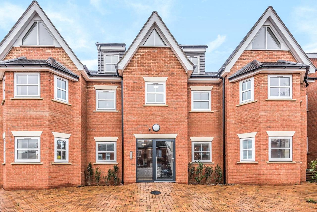 2 Bedroom City Centre Apartment In High Wycombe With Parking エクステリア 写真