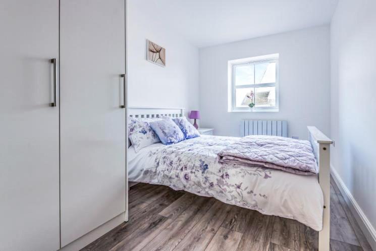2 Bedroom City Centre Apartment In High Wycombe With Parking エクステリア 写真