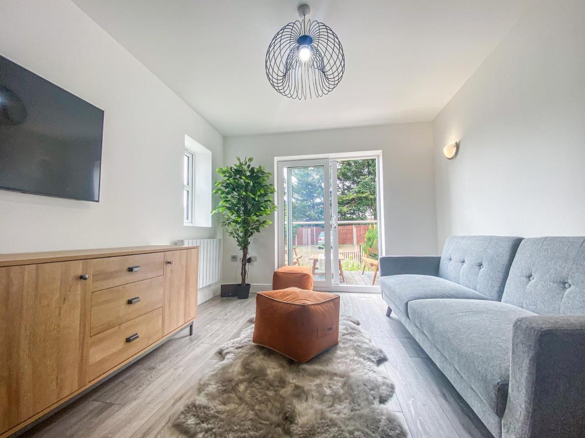 2 Bedroom City Centre Apartment In High Wycombe With Parking エクステリア 写真
