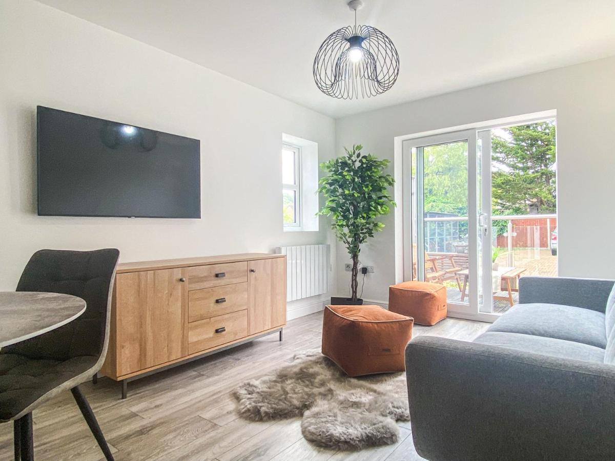 2 Bedroom City Centre Apartment In High Wycombe With Parking エクステリア 写真