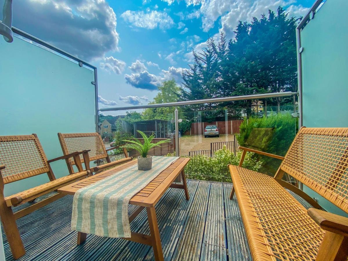 2 Bedroom City Centre Apartment In High Wycombe With Parking エクステリア 写真