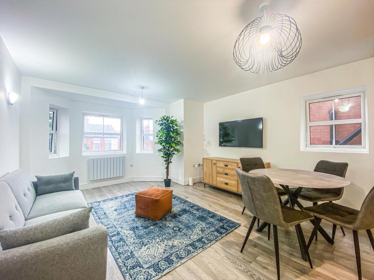 2 Bedroom City Centre Apartment In High Wycombe With Parking エクステリア 写真