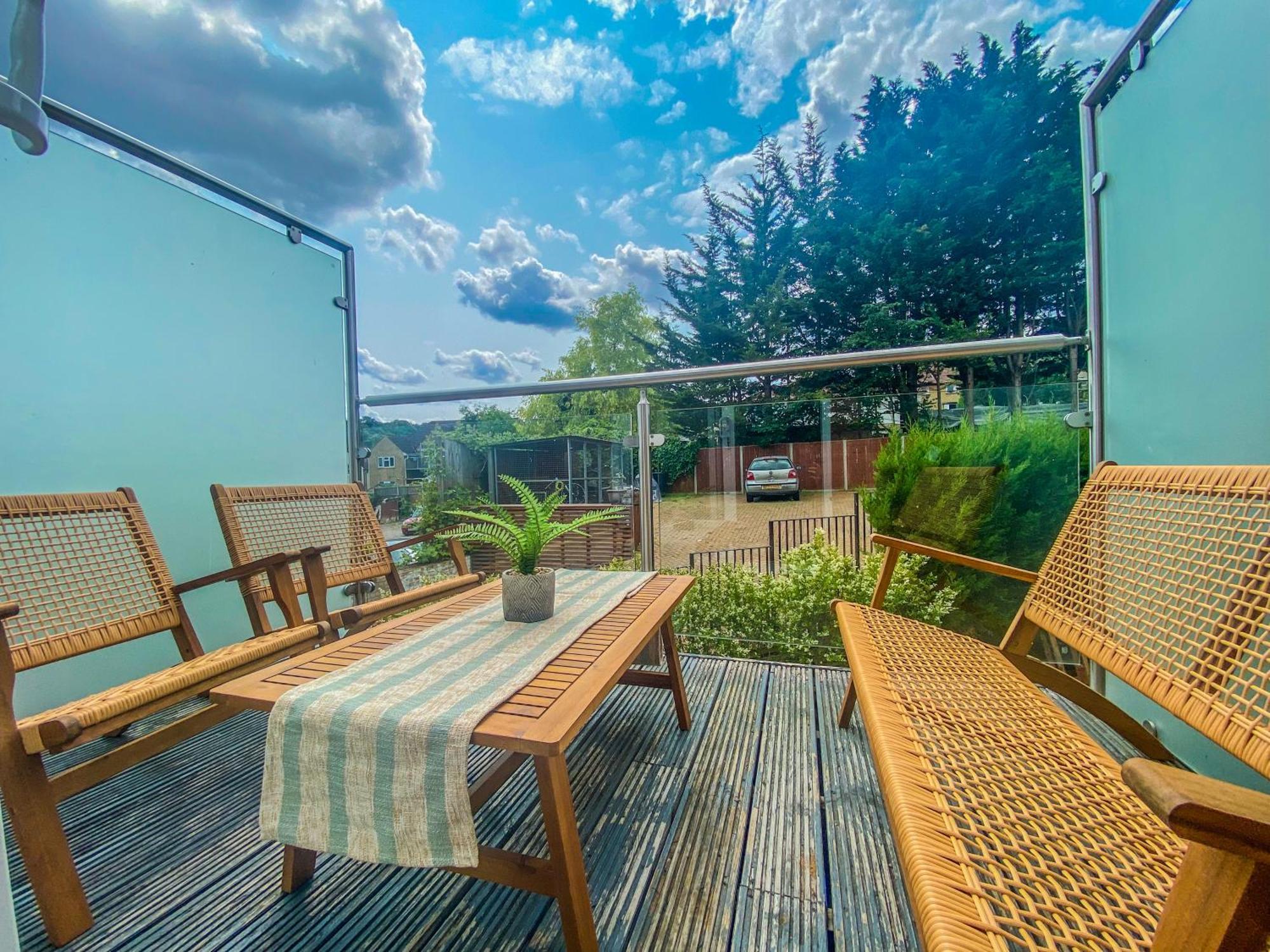 2 Bedroom City Centre Apartment In High Wycombe With Parking エクステリア 写真