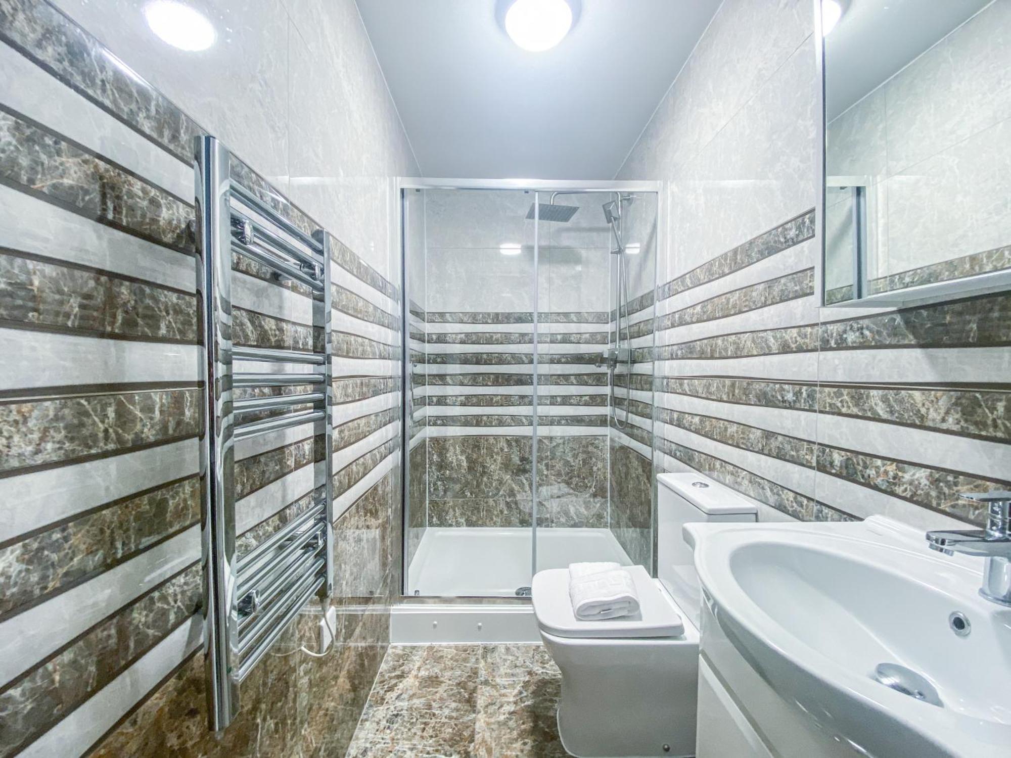 2 Bedroom City Centre Apartment In High Wycombe With Parking エクステリア 写真