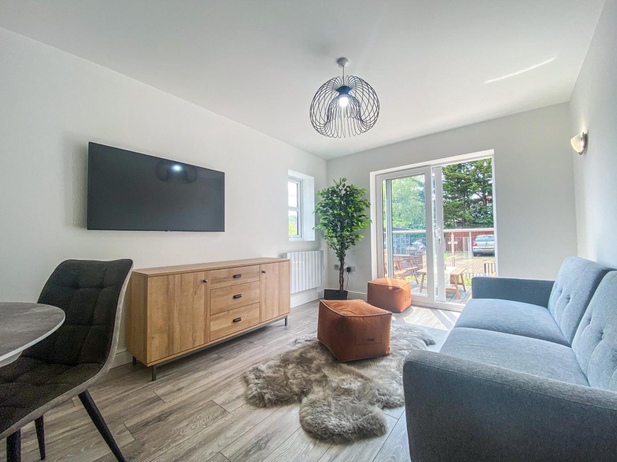 2 Bedroom City Centre Apartment In High Wycombe With Parking エクステリア 写真